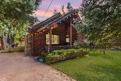 Image de Charming D-Log Cabin w/ Cozy Casita & Private Hot Tub in the heart of Strawberry