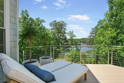 Image de Riverfront Retreat - sunset views, 2 king suites on 9+ acres, kayaks