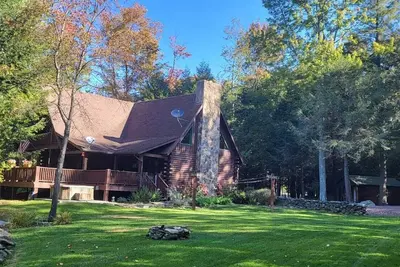 Image de Spectular Cabin on private Lake, 38 acres w hiking trails, fish, swim and kayak.