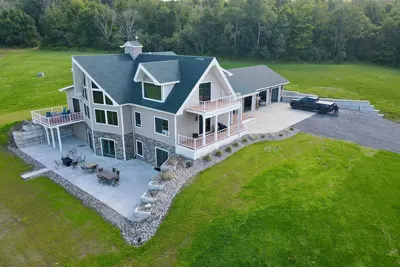 Image de Secluded lodge, with multiple hiking trails and breathtaking views!