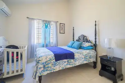 Image de \"The Savannah @ Phoenix\" A cool family friendly home close to Major Attractions.