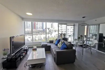 Image de Home Away From Home 2br condo in Stadium District