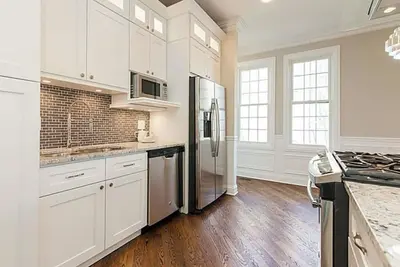 Image de Elegant 3-Bed, 3-Bath Home in Chicago <25-minutes to O’Hare & Downtown + Parking