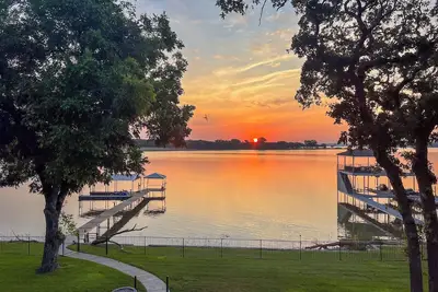 Image de Family Lakefront retreat on Eagle Mt. Lake, pool, game room, a sanctuary! !