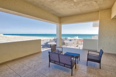 Image de Corner Luxury Condo with Large Balcony