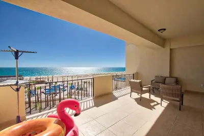 Image de 2. 5 bedroom 2 bath condominium, C30306