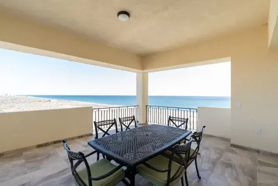 Image de Luxury Oceanfront Condo with Balcony, C30601