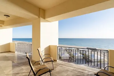 Image de Luxury Beachfront Oceanfront Condo C30604