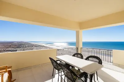 Image de 3 bedroom 2 bath condominium, C31101