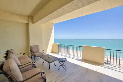 Image de 3 bedroom 2 bath condominium, C31106