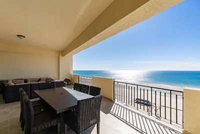 Image de 4 Bedroom Condo 11th. Floor