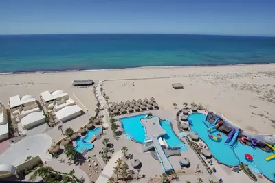 Image de Spectacular 4 Bedroom Condo C31209