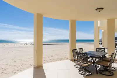 Image de Beachfront Luxury Home V16