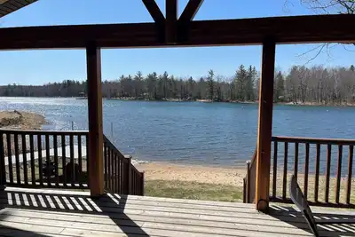 Image de Lakefront home in Northern Michigan. A quiet family lake