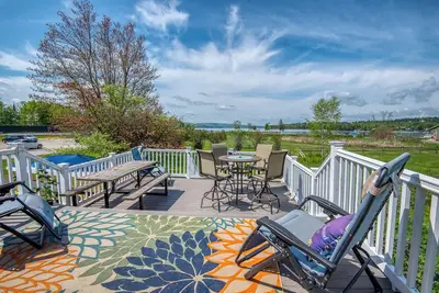 Image de Old Yeller - 6 bedroom Victorian in downtown Rangeley!