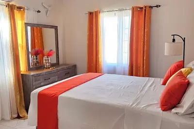 Image de Chillax Portmore. Centrally located, beaches and  restaurants close by.