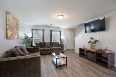 Image de Modern Livingston Home In Gated Lakeside Community