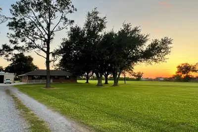Image de Oaks & Acreage! Comfortable home on 8. 5 acres
