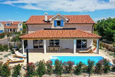 Image de Papa's court Mediterranean Pasman Villa with pool Ii