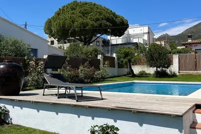 Large holiday home 4 minutes from the beaches of the Costa Brava.