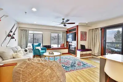 Image de Mountain Views at Mt Green: 2 Br/2ba, Shuttle, Discounted Ski Rentals, Pool, Hot Tub and More!