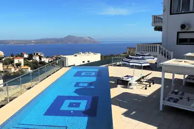 Image de Amazing 14m infinity pool, outside dining & lounge area, sea views, & big garden