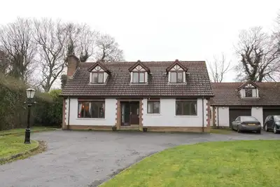 Image de Tudor Lodge, pet friendly, with a garden in Newcastle, County Down