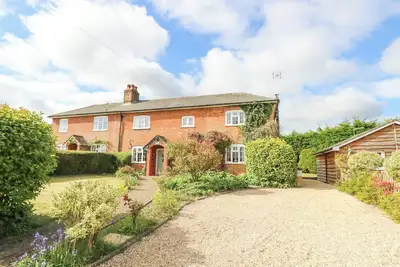 Image de Horseshoe Cottage, pet friendly, with open fire in West Tytherley