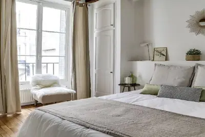 Image de Charm Of Ancient Open Beamed Medieval Architecture In La Sorbonne