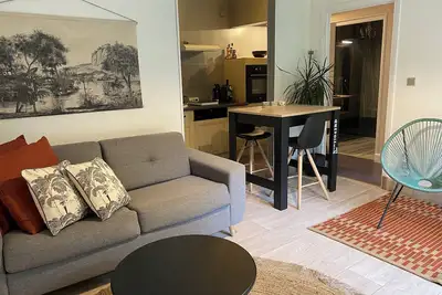 Image de Petite Maison au Cœur de la Forêt Avec Piscine