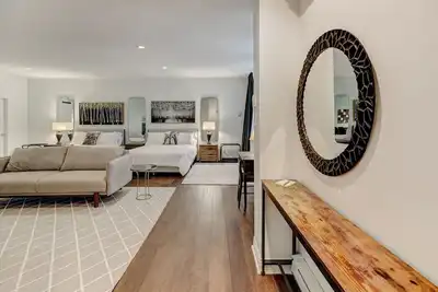 Image de Welcome to “Chateau Sherbrooke's” loft: an historic gem in Downtown Montreal.