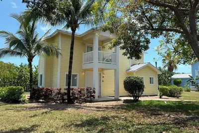 Image de Home in Bailey Town, Bimini Bay- North Bimini Optional Golf Cart and 43' Slip