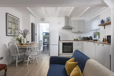 Image de May Cottage - A lovely pet-friendly cottage with courtyard garden, just 7 minutes walk from St Ives