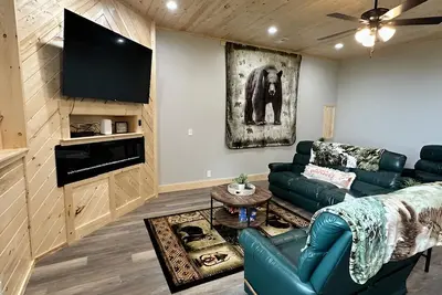 Image de New Listing! Brand New with 2 beds/2 baths - Spacious, Mountain Views, Central