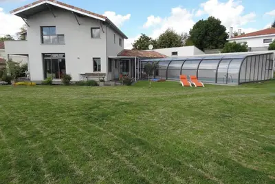 Image de Maison Familiale, Avec Grande Piscine Couverte