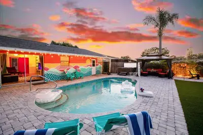 Image de Happy Hacienda! Heated Pool-Hot Tub-King Beds-Resort Style Yard-Beach & Img!
