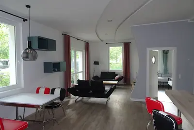 Image de Schöne, Neue Ferienwohnung, Familienfreundlich in Zentrums- und Schlossparknähe