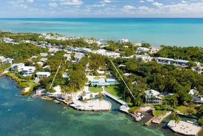 Image de Voted best boutique resort in Islamorada! Beach, dockage, pool + more!