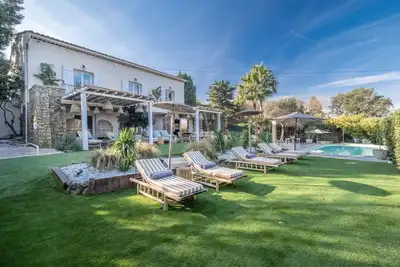 Image de villa porte de Saint-tropez Avec Piscine Chauffée