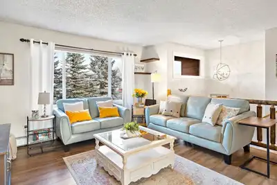 Image de Peaceful South Anchorage Getaway | Game Room, Trails & Quick Airport Access