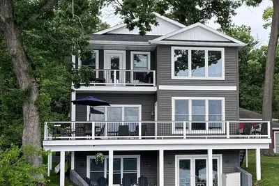 Image de New 2024! Stunning lake front home Magician Lk, 5 bedrms, 6 baths, Sleeps 14