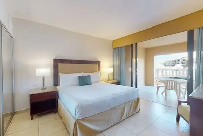 Image de Modern 1br Condo at Park Royal Club Cala