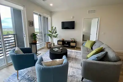 Image de Brand New Modern Mountain View 2 Bed 2 Bath Apartment