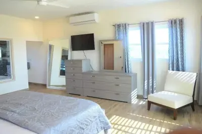 Image de Ocean Seacret Trio View of the Ocean, Lake & Canal