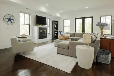 Image de Spacious New Construction/ Walk-Beach/ FirePit/ Game Rm/ Private/Family Friendly