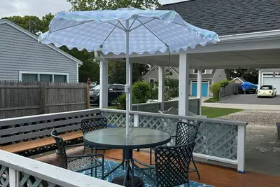 Stunning Family home Walk To Beach & Island Queen! Great for Families Sleeps 7