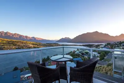 Image de Remarkable Lookout | Fantastic location | Spacious stand-alone home