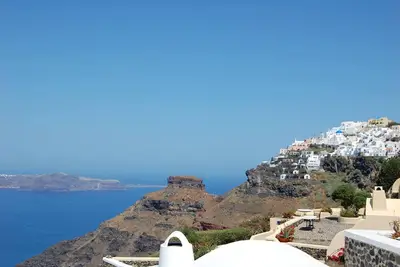 Image de Wonderful Santorini Villa | 4 Bedrooms | Villa Olivia | Modern Furnishing & Private Infinity Pool & Caldera & Sunset View| Imerovigli