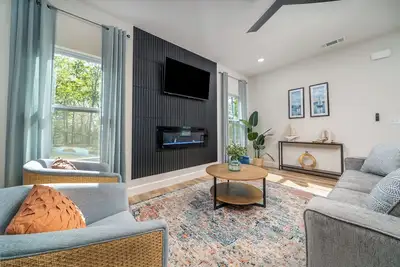 Brand new 3 bd home - 10 mins from Downtown Gainesville