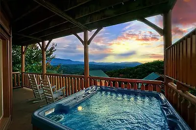Image de Luxe Cabin w/ Breathtaking Smoky Mountain Views